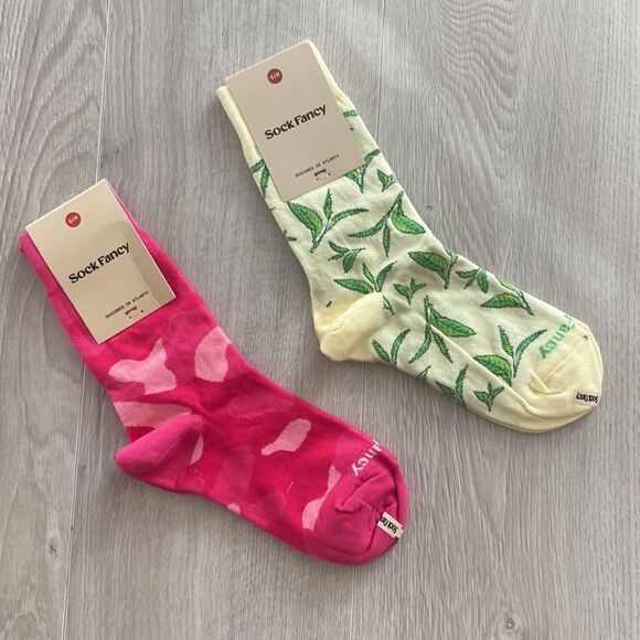 Sock Fancy Crew Socks NWT yellow/green leaves pattern & pink/pink S/M 2 pairs - Picture 1 of 6